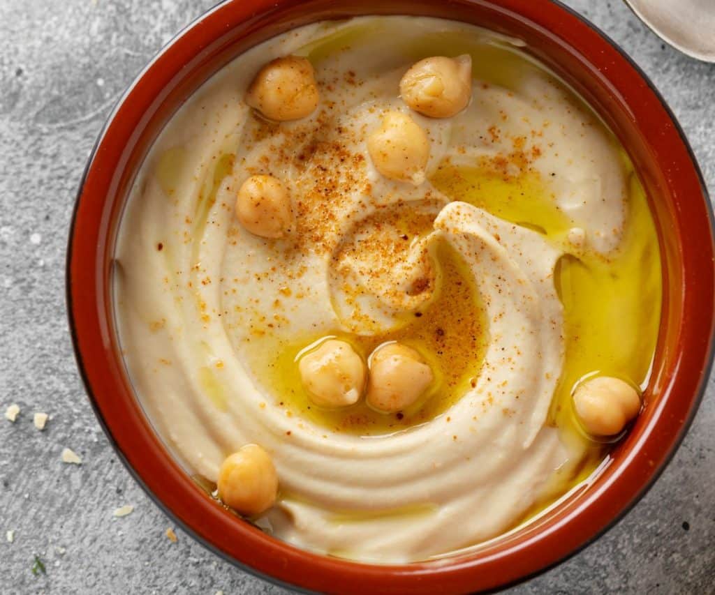 Woran erkennt man frischen Hummus?